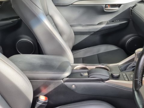Lexus NX 300H SPORT 25