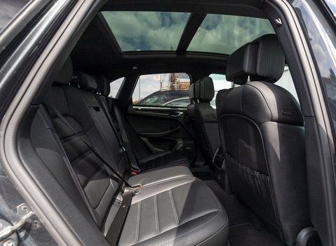 Porsche Macan S 16