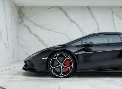Lamborghini Huracan LP640-4 EVO 32