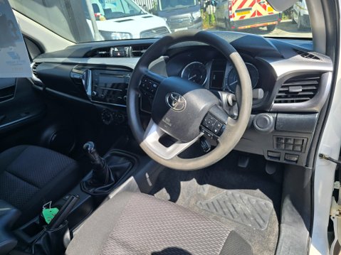 Toyota Hilux ACTIVE 4WD D-4D DCB 10