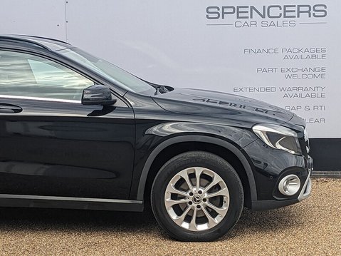 Mercedes-Benz GLA GLA200 SE 11
