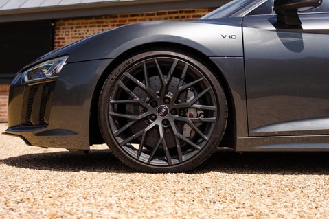 Audi R8 5.2 FSI V10 Plus S Tronic quattro Euro 6 (s/s) 2dr 2