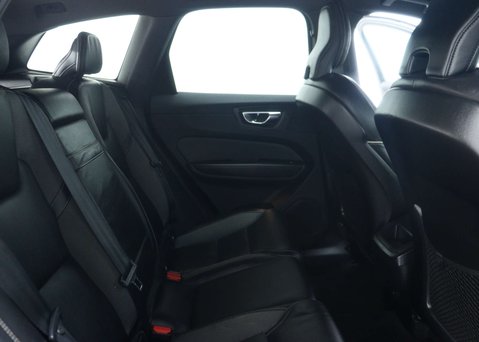 Volvo XC60 2.0 B5 MHEV R-Design SUV 5dr Petrol Hybrid Auto Euro 6 (s/s) (250 ps) 50