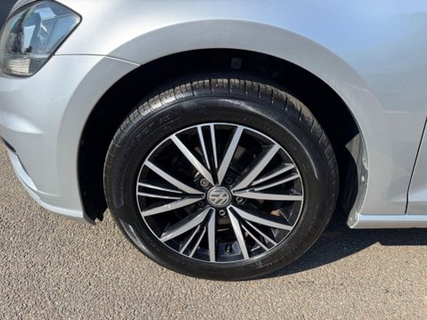Volkswagen Golf SE TSI 29
