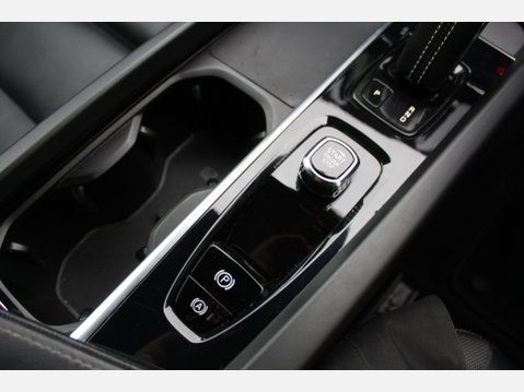 Volvo XC60 RECHARGE T6 R-DESIGN AWD 24