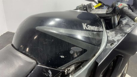 Kawasaki ZZR 1991 CLASSIC SPORTS TOURER PROJECT BIKE SPARES OR REPAIR 600CC 26