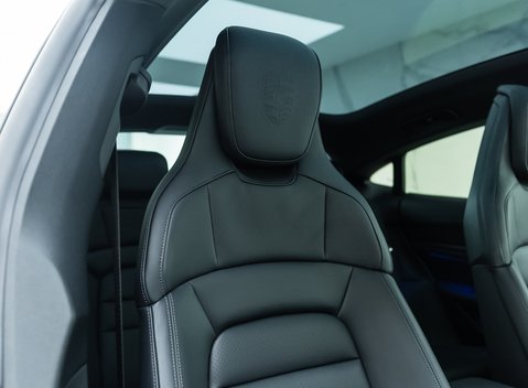 Porsche Taycan 4S 12