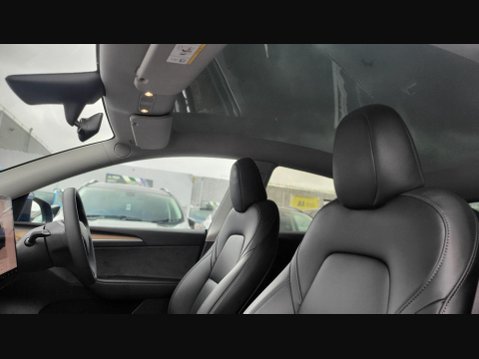 Tesla Model Y LONG RANGE AWD 29