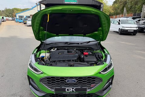 Ford Focus ST -PAN ROOF -PARKING/PERFORMANCE/ASSIST PACKS -HUD -B&O - MEAN GREEN 68