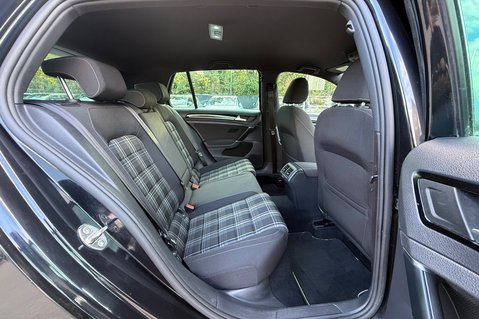 Volkswagen Golf GTD -TWO OWNERS -£20 ROAD TAX -9 SERVICES - ORIGINAL & UNMODIFIED -KEYLESS 29