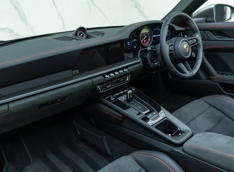 Porsche 911 Targa 4 GTS (992) 17
