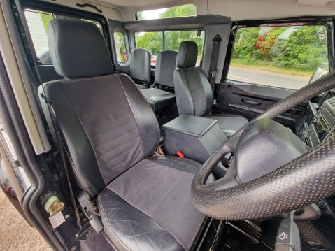 Land Rover Defender 90 TD5 XS STATION WAGON 7