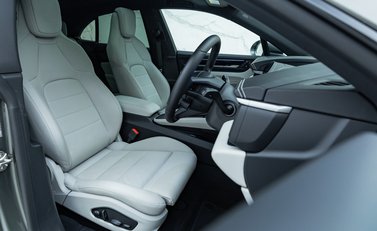 Porsche Macan 4 Electric 14