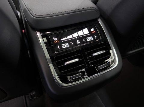 Volvo XC60 B5 ULTRA BLACK EDITION AWD 83