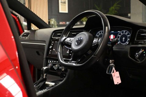 Volkswagen Golf R TSI 4MOTION DSG 10