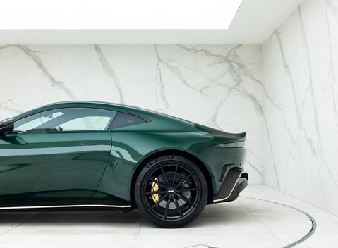 Aston Martin V12 Vantage 33
