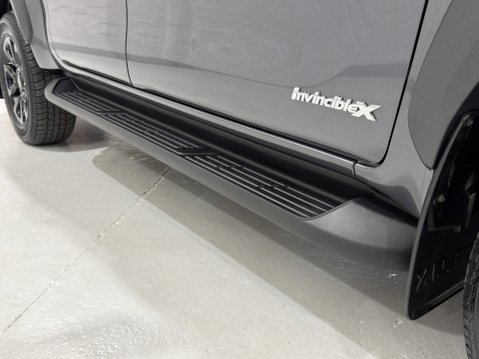 Toyota Hilux INVINCIBLE X 4WD 48V MHEV AUTO 75