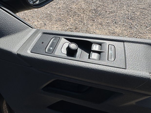 Volkswagen Transporter SWB L1H1 Low Roof Highline T28 Air Con Alloys Camera Sensors EURO 6 21