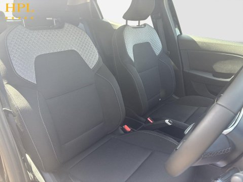 Renault Clio 1.0 TCe evolution Hatchback 5dr Petrol Manual Euro 6 (s/s) (90 ps) Air Con 22