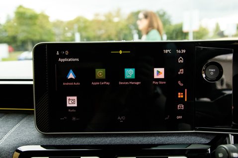 Renault 5 TECHNO E-TECH 21