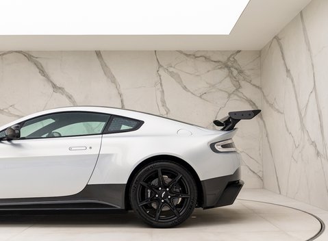 Aston Martin Vantage GT8 30