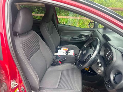 Toyota Yaris 1.3 Yaris Design VVT-i 5dr 17