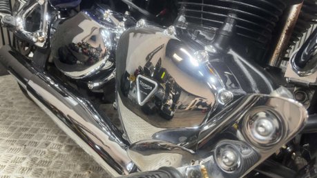Triumph Bonneville 2011 ONLY 21K NEW MOT CRUISER 865CC 27
