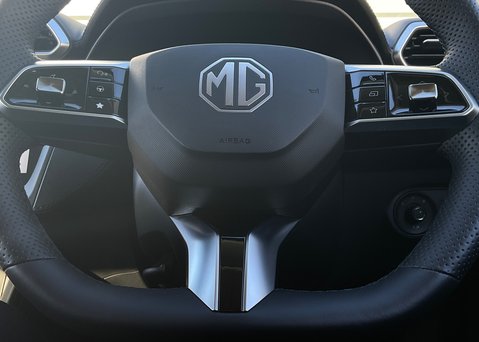 MG ZS 1.5 HYBRID+ TROPHY 22