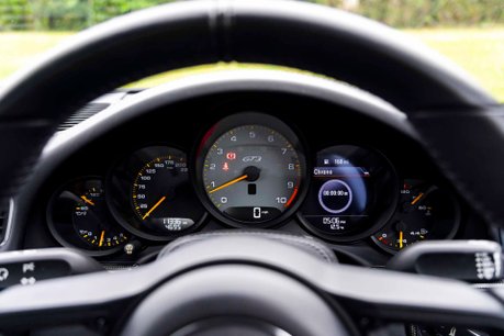 Porsche 911 GT3 TOURING. HOUNDSTOOTH. CARBON INT. PCCBS. LIFT. S/CHRONO. 17