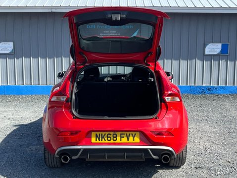 Volvo V40 2.0 T2 R-Design Euro 6 (s/s) 5dr 9