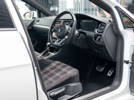 Volkswagen Golf 2.0 Golf GTi Performance TSi Semi-Auto 5dr 4