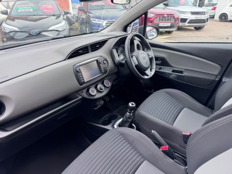 Toyota Yaris VVT-I ICON 11