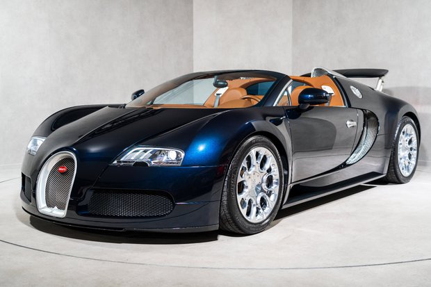 Bugatti Veyron GRAND SPORT. FRESH SERVICE. EX BUGATTI DISPLAY CAR. OUTSTANDING PROVENANCE 1