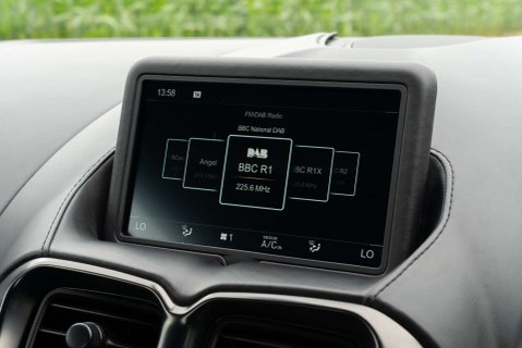 Aston Martin Vantage V8 14