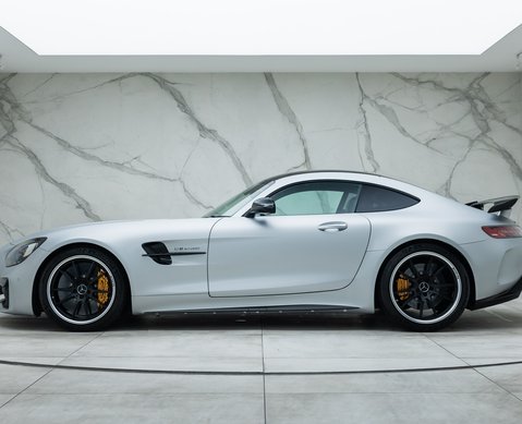 Mercedes-Benz AMG GT R 