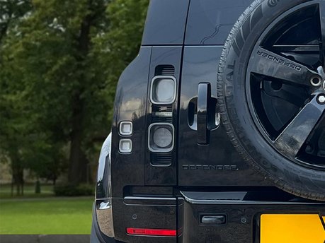 Land Rover Defender V8 23