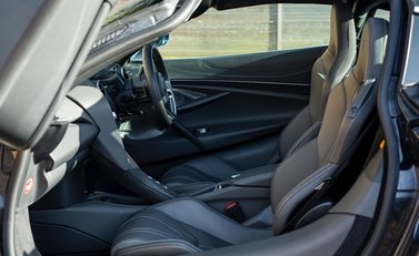 McLaren 720S Luxury 15