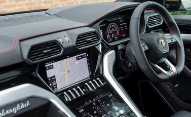 Lamborghini Urus 17