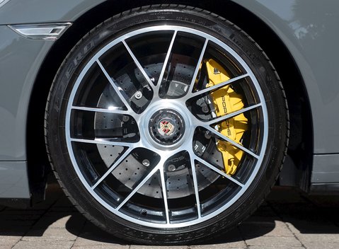 Porsche 911 (991.2) Turbo S 10