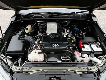 Toyota Hilux 2.8 HI-Luxury Invincible X D-4D 4WD Double Cab Auto 4WD 5dr