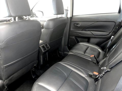 Mitsubishi Outlander 2.0 MIVEC Exceed SUV 5dr Petrol CVT 4WD Euro 6 (s/s) (150 ps) 20