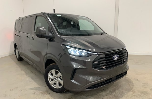 Ford Transit Custom 320LWB 9 Seat Kombi Titanium *new*