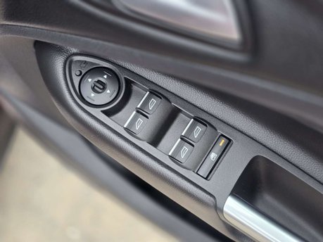 Ford Kuga 2.0 TDCi Titanium SUV 5dr Diesel Powershift AWD Euro 6 (s/s) (180 ps) 31