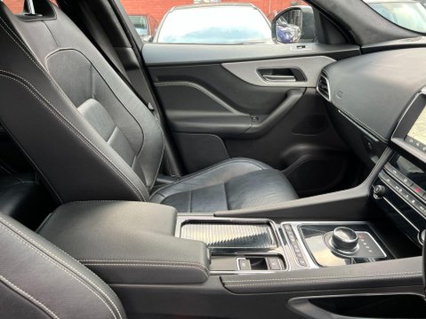 Jaguar F-Pace R-SPORT AWD 39