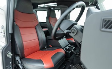 Land Rover Defender 90 Adventure 11