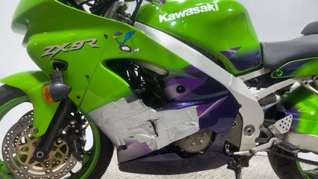 Kawasaki ZX ZX9R 1999 44K SPARES OR REPAIR PROJECT BIKE 900CC SUPER SPORT 9