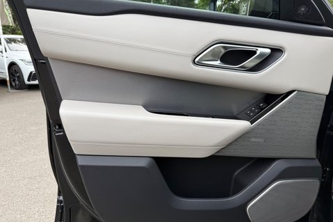 Land Rover Range Rover Velar R-DYNAMIC HSE - ALL BLACK - SLIDING PAN ROOF -2 OWNERS - SERVICE HISTORY 29