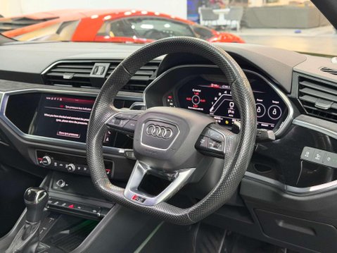 Audi RS Q3 2.5 TFSI Vorsprung Sportback 5dr Petrol S Tronic quattro Euro 6 (s/s) (400 27
