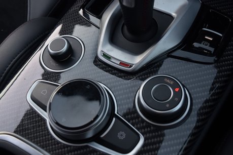 Alfa Romeo Stelvio V6 Biturbo Quadrifoglio 40