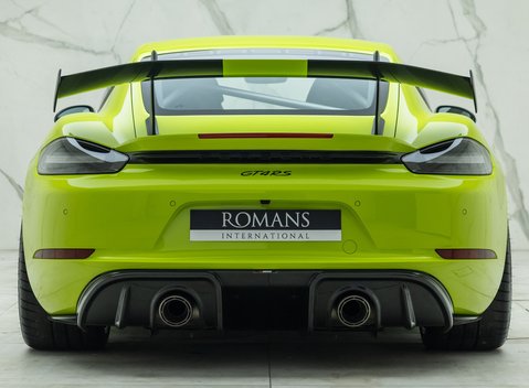 Porsche Cayman GT4 RS (718) 8